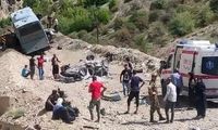 تصادف هولناک اتوبوس زائران گلستانی با ۹ خودرو 