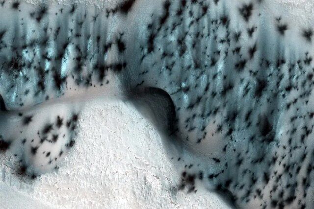 برف انبوهی که در مریخ به زمین نشسته