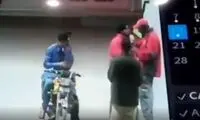 کتک‌زدن فردی که در پمپ بنزین سیگار کشید