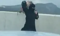 حمله میمون به یک زن در عربستان