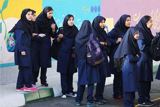 گزارشی ممنوعه از یک دبیرستان دخترانه در خیابان ولیعصر تهران