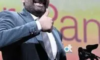 عکس بازیگر فیلم حعفر پناهی پس از دریافت جایزه