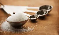  زیاده‌روی در مصرف نمک، با بدن شما چه می‌کند؟