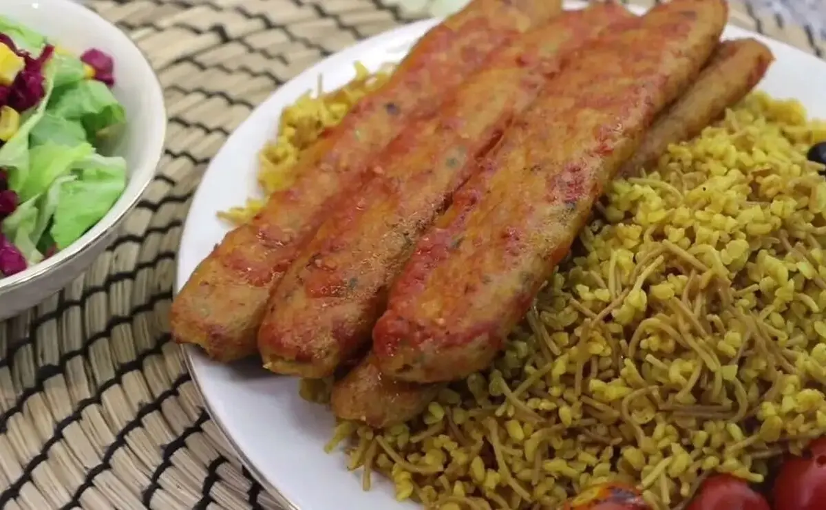 طرز تهیه کباب کوبیده مرغ به روش متفاوت یک آشپز ماهر