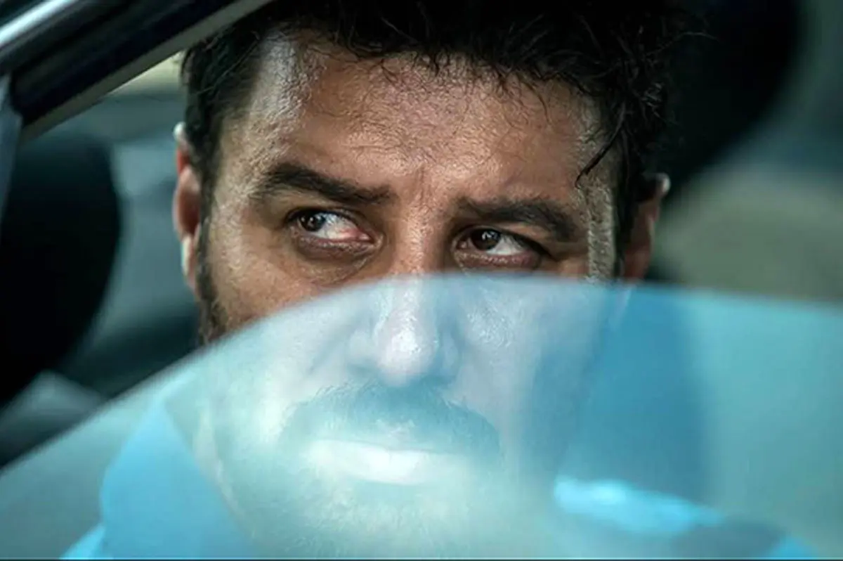 قاب متفاوت جواد عزتی و خانم بازیگر در پشت‌صحنه «وحشی»