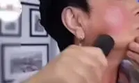مادربزرگ 95ساله با جاروبرقی، صورتش را جوان کرد!