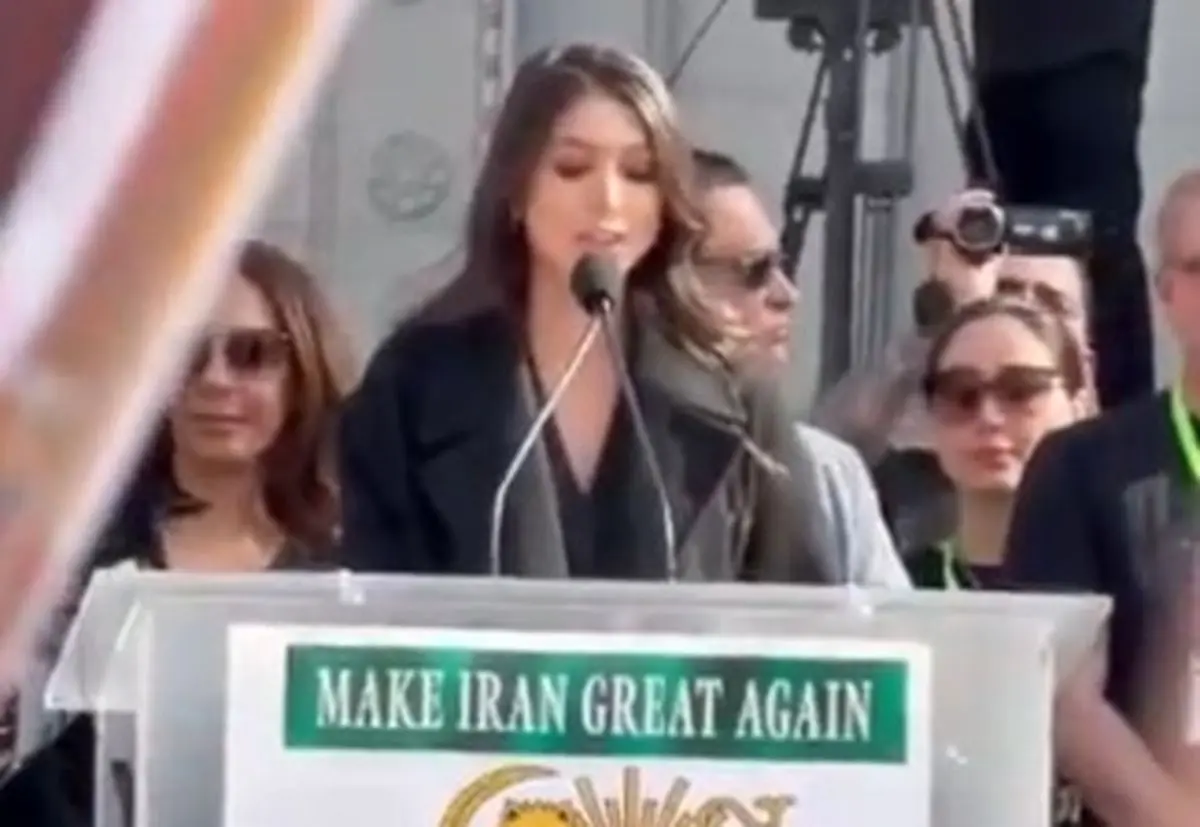 انتقاد از سخنرانی نور پهلوی به زبان انگلیسی در سخنرانی لس‌آنجلس