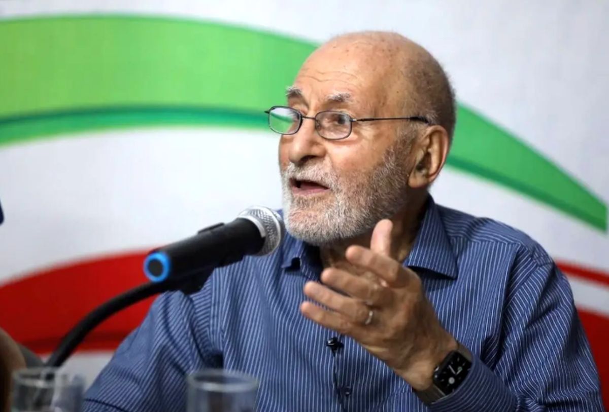   بهزاد نبوی: به گفتگو و مذاکره خوشبینم 