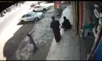 ببینید: برق گرفتگی و مرگ پسر نوجوان وسط خیابان!