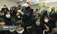 هیچ کجای دنیا با لباس مهمانی به دانشگاه نمی‌روند!