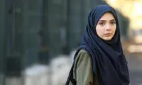 سلفی یاسمن لحظه گرگ‌ومیش با گوشی لاکچری‌اش