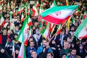 پلاکارد معنادار در تجمع شبانه میدان انقلاب