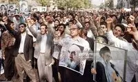 عکس زیرخاکی از آقای دوربینی در تجمع سال ۱۳۷۷ 