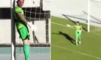 اعتراض جالب و جنجالی دروازه‌بان پس از اعلام پنالتی 