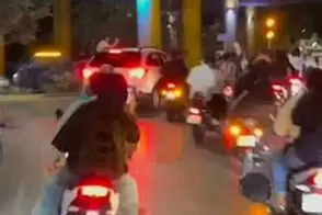 عروسی ساده‌ای که بزرگترین کارناوال شهر شد
