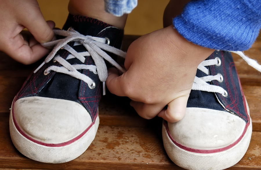 15 ایده خلاقانه و شگفت‌انگیز برای بستن بند کفش 