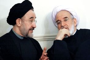 آغوش احساسی کروبی و خاتمی در یک مراسم 