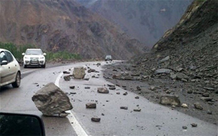 گردشگران در حاشیه جاده چالوس توقف نکنند
