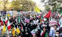 تیپ خاص یک کودک دختر در روز 13آبان با عروسکش