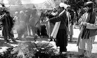 تصاویری از رفتار زشت طالبان که دوباره وایرال شد 