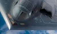 سوخت‌گیری بمب افکن B-2 در آسمان از نمای نزدیک