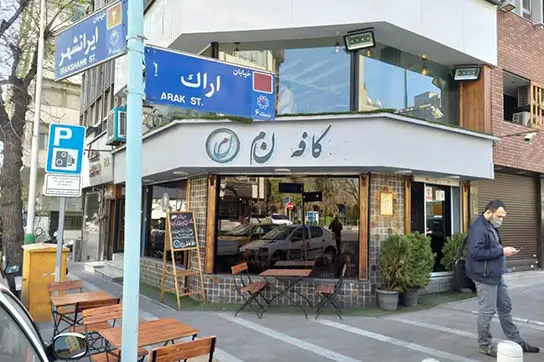 دختران خیابان ایرانشهر بدون نیمکت هم زنده می‌مانند