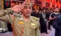 ادای احترام یک افسر عراقی به رهبر شهید انقلاب