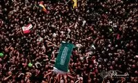 دست‌نوشته‌ای که در جمع مردم مشهد جلب‌توجه کرد