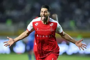 گل سرخ پرسپولیس دروازه استقلال را گشود