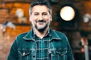 آقای ممیزی همراه با خانواده‌اش در جشن حافظ