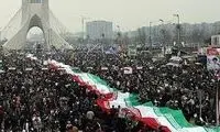 اقدام متفاوت یک مرد دوچرخه‌سوار در راهپیمایی
