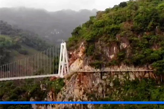  افتتاح پل معلق شیشه‌ای ۶۰۰متری در ویتنام