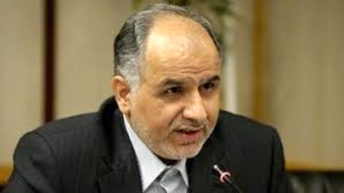 وزیر دادگستری: قرار بود قیمت آرد آزاد شود اما جنگ شد