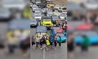 جنجال بستن جاده فیروزکوه با خودروهای لاکچری