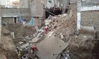 لحظه خروج یک قربانی دیگر از حادثه متروپل