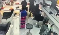 دردسر تقلید دختربچه از مادرش در آرایشگاه زنانه