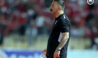حمایت چادرملو از حنیف در مقابل شعارهای پرسپولیسی‌ها
