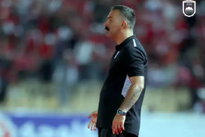 حمایت چادرملو از حنیف در مقابل شعارهای پرسپولیسی‌ها
