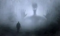 تصاویری از حمله فرازمینی‌ها به یک روستا