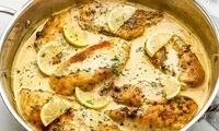 مرغ لیمویی با پنیر؛ یک وعده کامل و خوش‌طعم