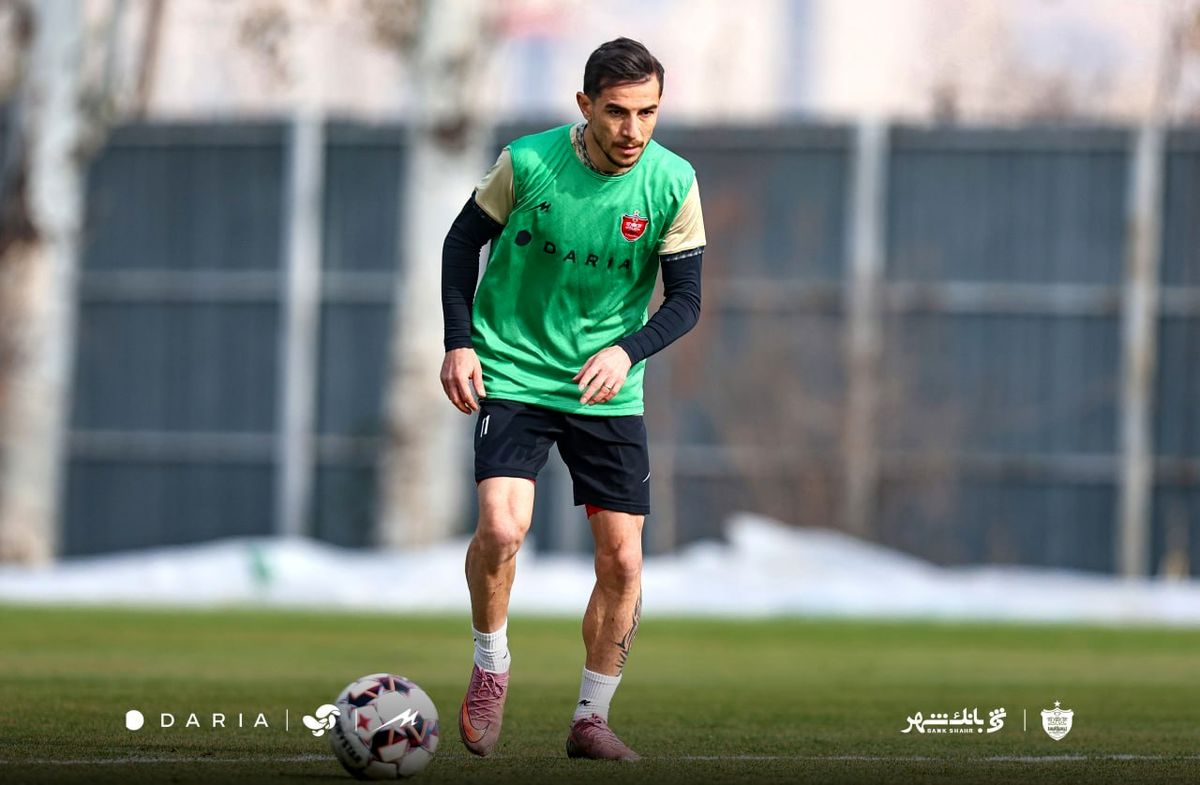 ستاره پرسپولیس در حال پدیکور دیده شد