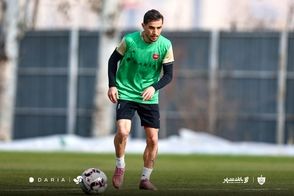 ستاره پرسپولیس در حال پدیکور دیده شد