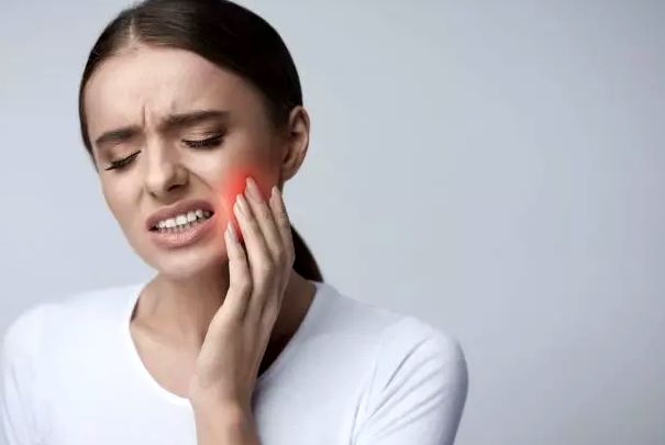 چند ترفند ساده برای تسکین فوری دندان درد در خانه