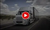 آویزان شدن دو نوجوان از تریلی در حال حرکت