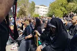 آزیتا حاجیان و امیر آقایی در مراسم تشییع اکبر عبدی