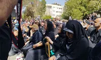 آزیتا حاجیان و امیر آقایی در مراسم تشییع اکبر عبدی