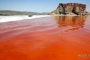 دریاچه ارومیه در مرداد آتشین یخ بست!