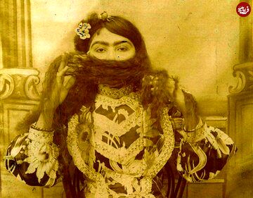 تصویر اردوی زنان حرمسرای قاجار در سرخه حصار