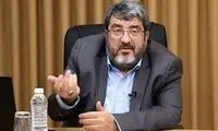 روزنامه خراسان: فواد ایزدی در زمین دشمن بازی می‌کند!