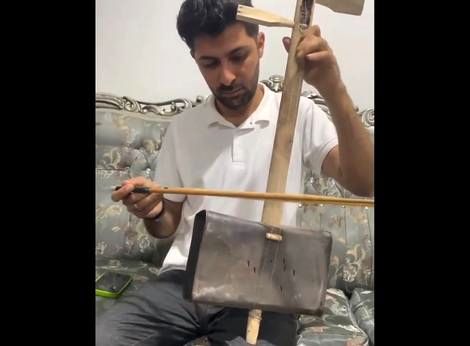خلاقیت جوان ایرانی در اختراع نوعی ساز با حلبی روغن!
